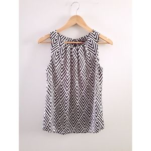 ✨3/$15 🆕Suzy Shier | Chevron Print Top